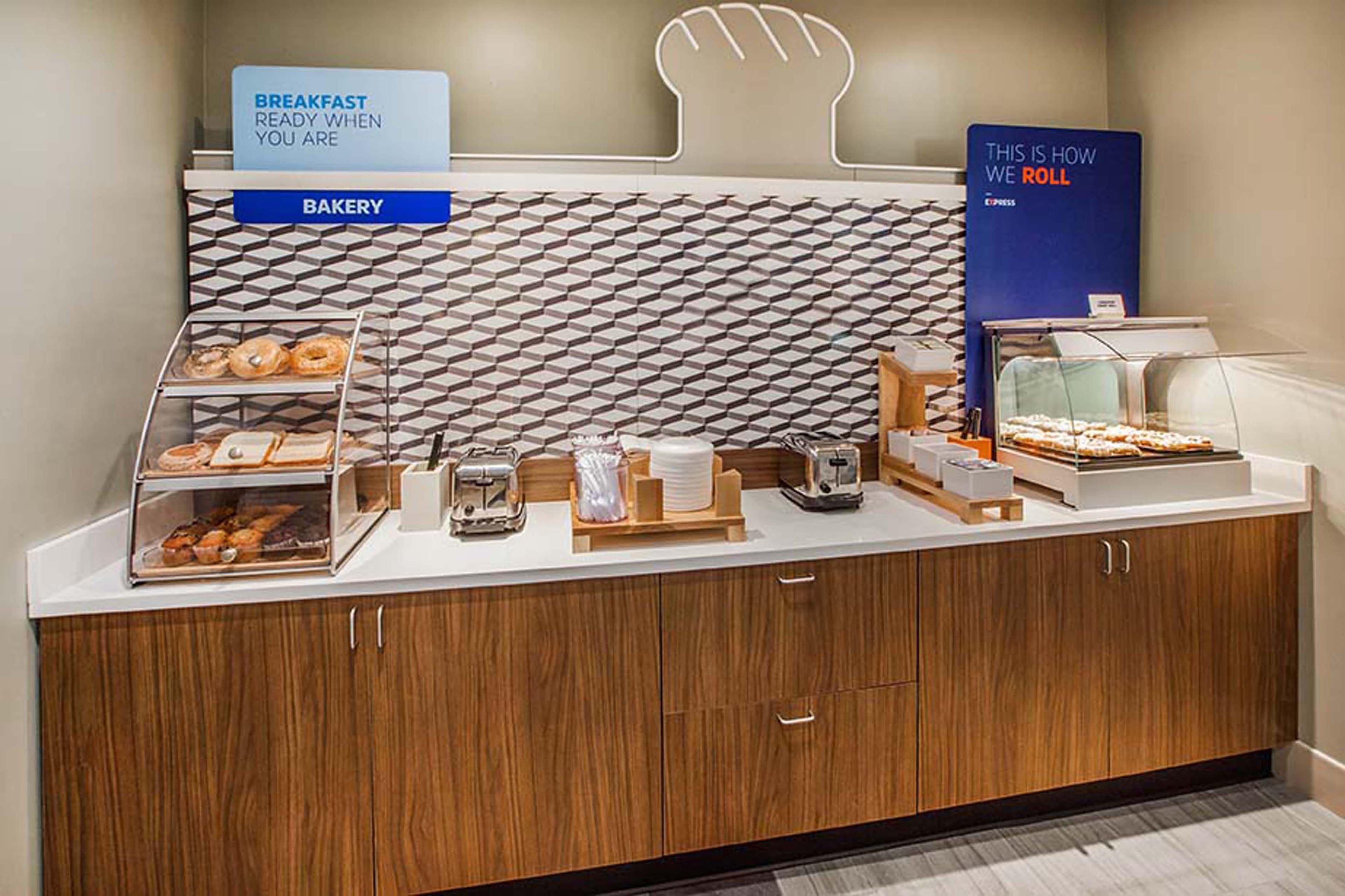 Holiday Inn Express Hotel & Suites Mooresville - Lake Norman By Ihg Екстериор снимка
