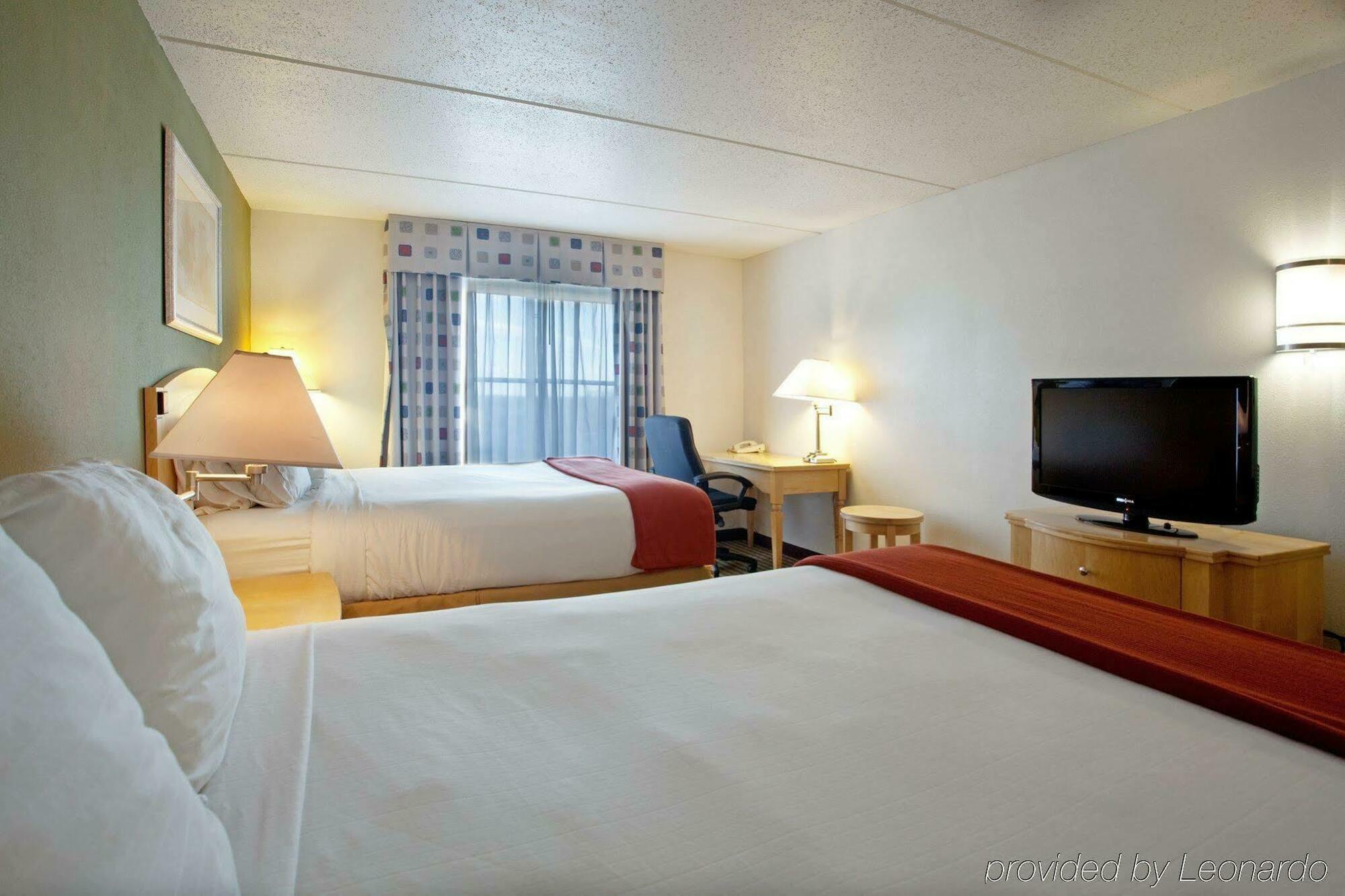 Holiday Inn Express Hotel & Suites Mooresville - Lake Norman By Ihg Стая снимка