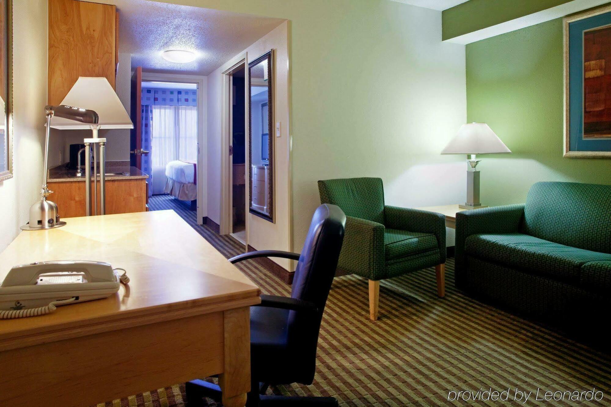 Holiday Inn Express Hotel & Suites Mooresville - Lake Norman By Ihg Екстериор снимка