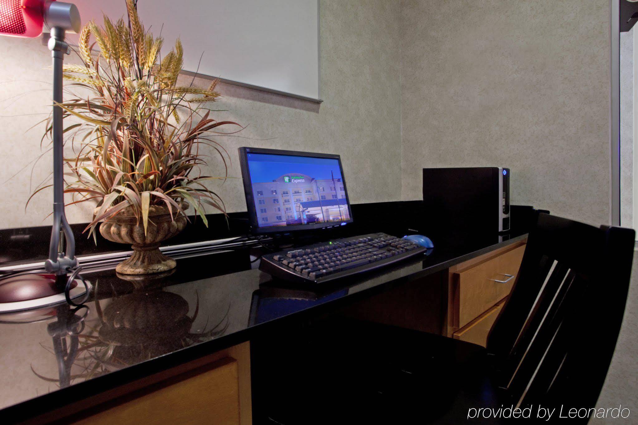 Holiday Inn Express Hotel & Suites Mooresville - Lake Norman By Ihg Екстериор снимка