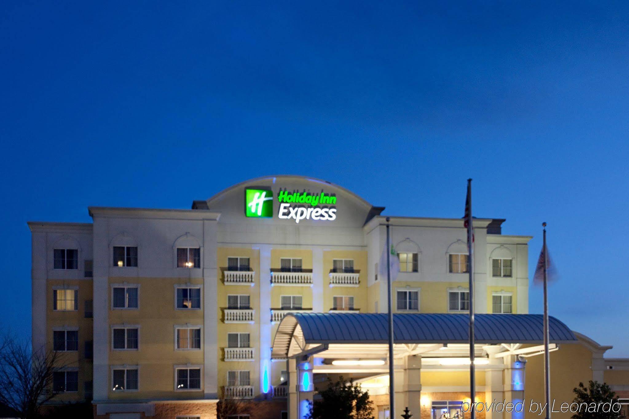 Holiday Inn Express Hotel & Suites Mooresville - Lake Norman By Ihg Екстериор снимка