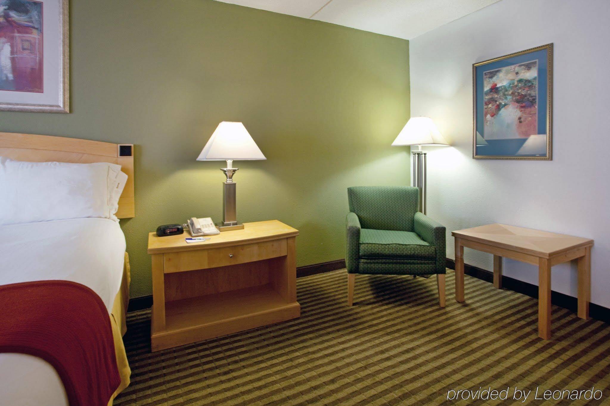 Holiday Inn Express Hotel & Suites Mooresville - Lake Norman By Ihg Екстериор снимка